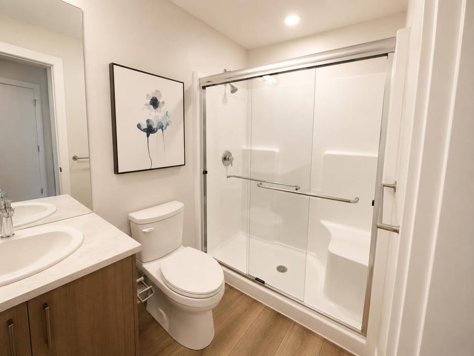 Brand New 3-Bedroom Condo in the Heart of Sidney Apartment hotel in Sidney