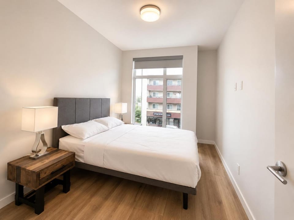 Brand New 3-Bedroom Condo in the Heart of Sidney Apartment hotel in Sidney