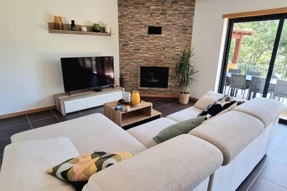 TV and multimedia, Living room, Lake view, Mountain view