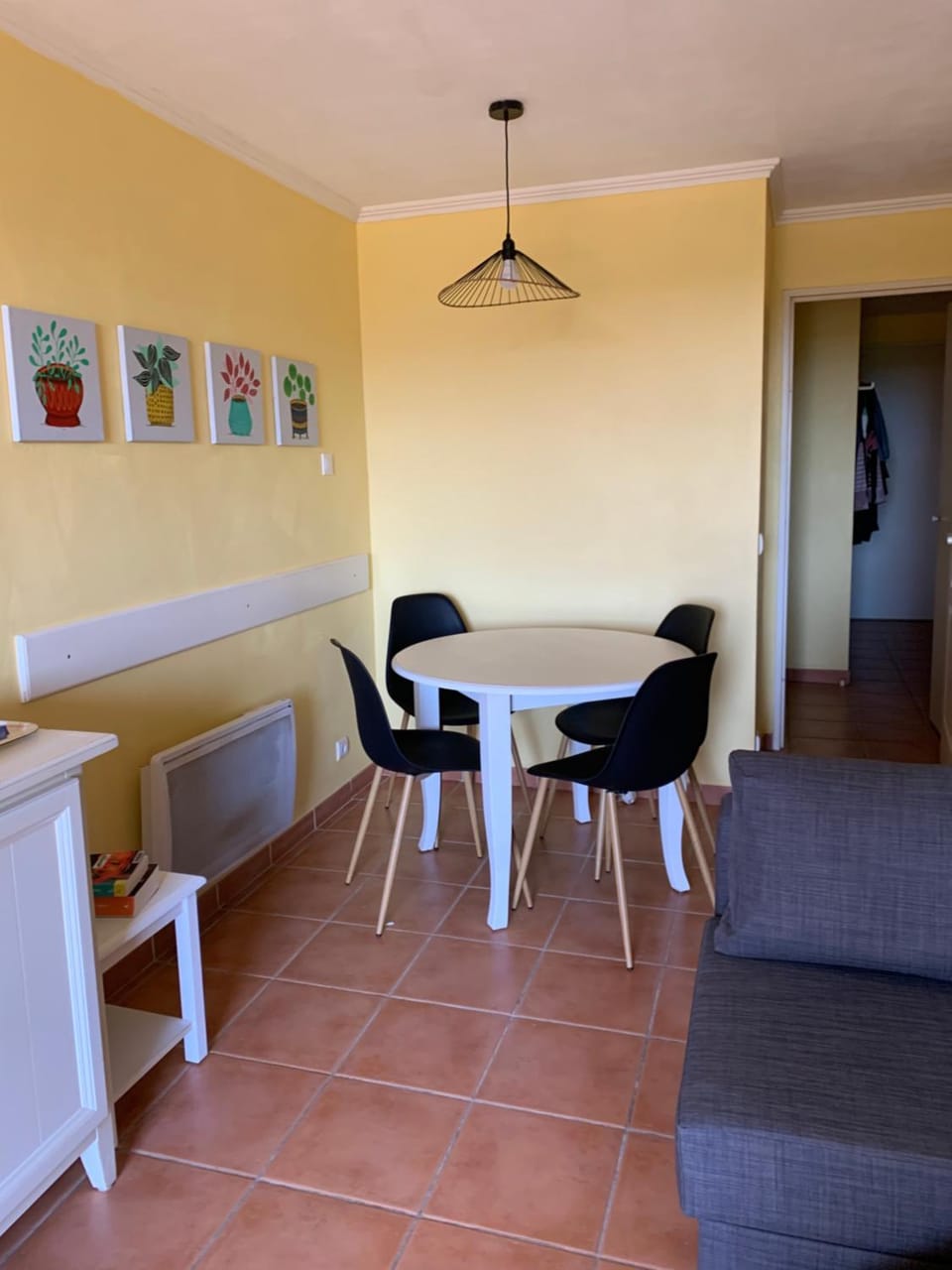 Seating area, Dining area