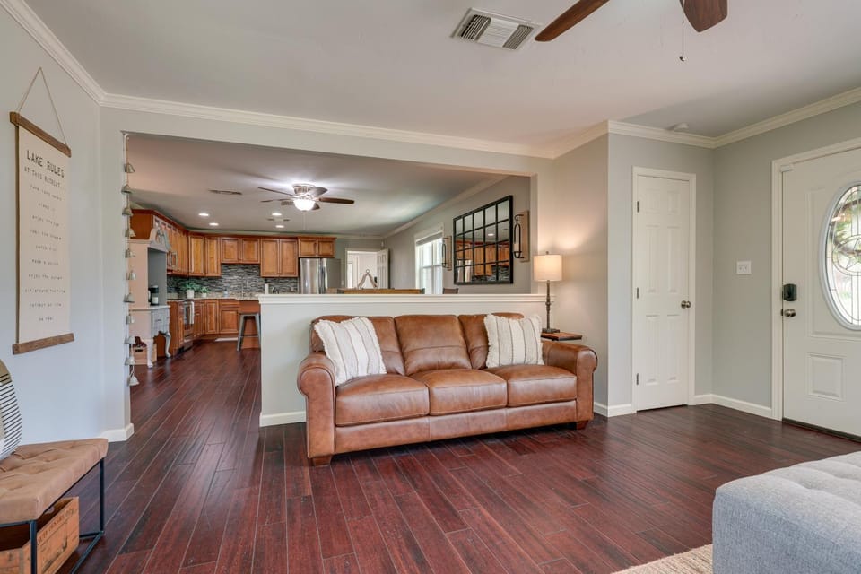 Canyon Lake Vacation Rental < 1/2 Mi to Water! House in Canyon Lake