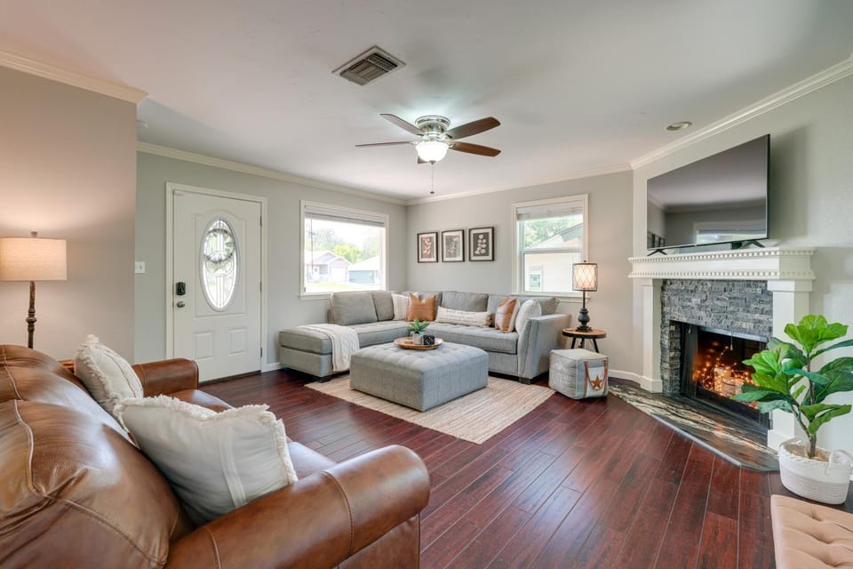 Canyon Lake Vacation Rental < 1/2 Mi to Water! House in Canyon Lake