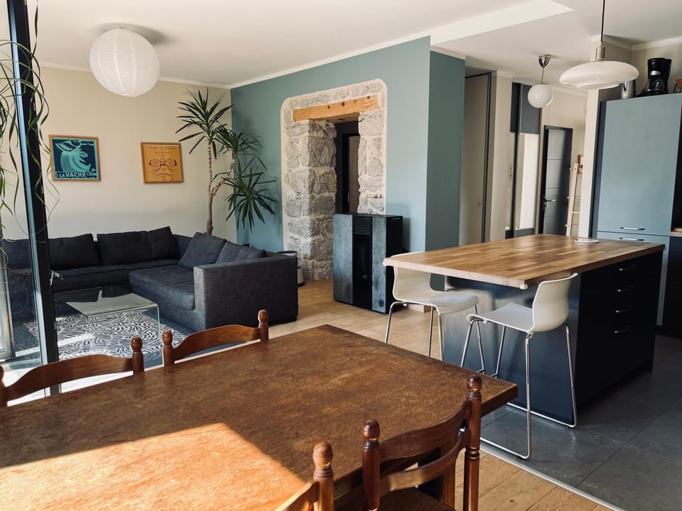 Seating area, Dining area