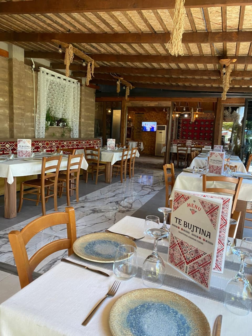Restaurant/places to eat, Restaurant/places to eat, Banquet/Function facilities, Seating area
