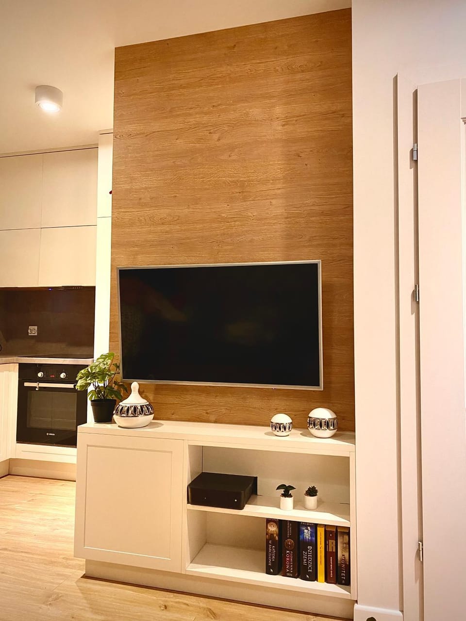 TV and multimedia, Kitchen or kitchenette, Living room