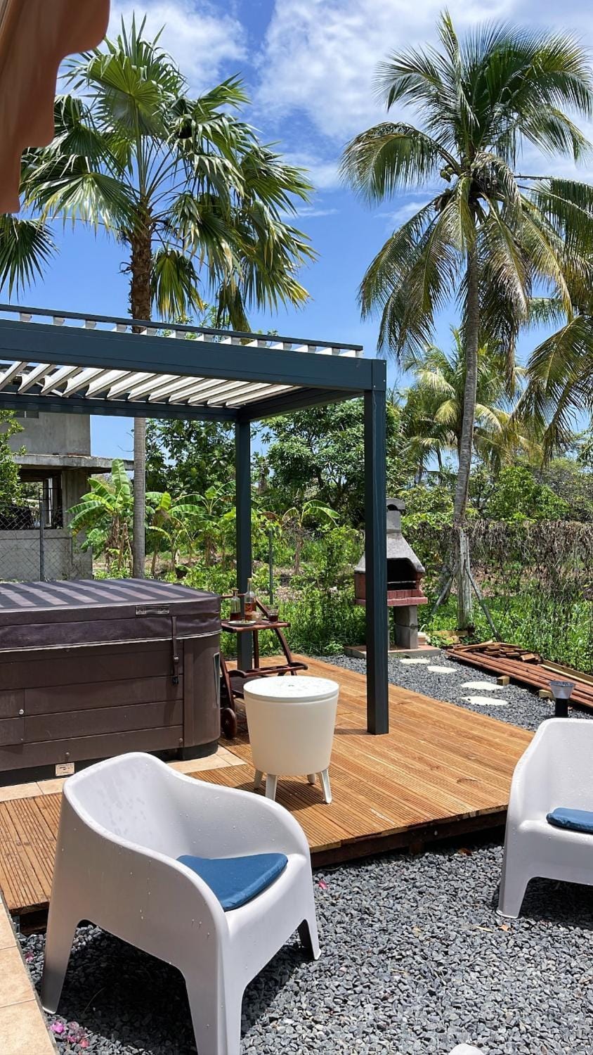 Patio, Day, Garden, Living room, Garden view, sunbed