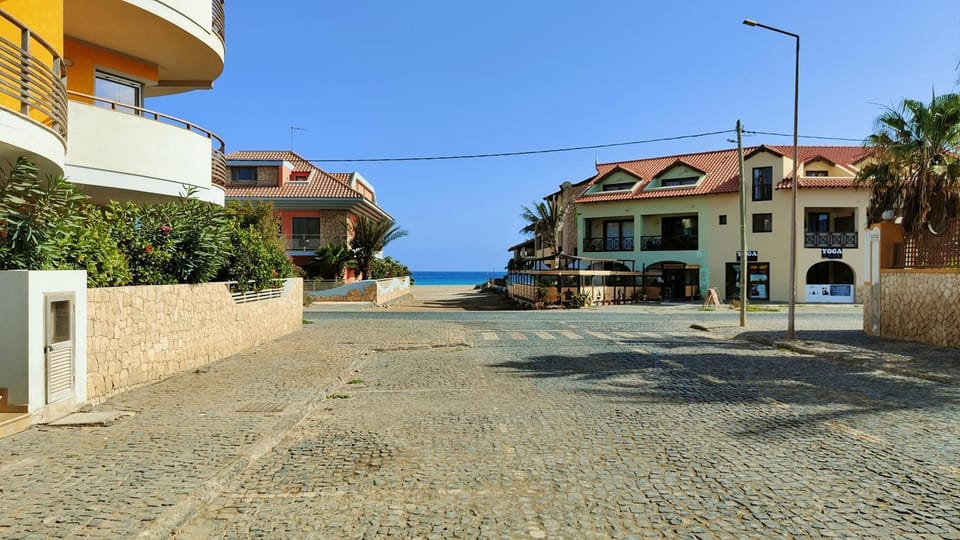 Property building, Day, Neighbourhood, Sea view, Street view