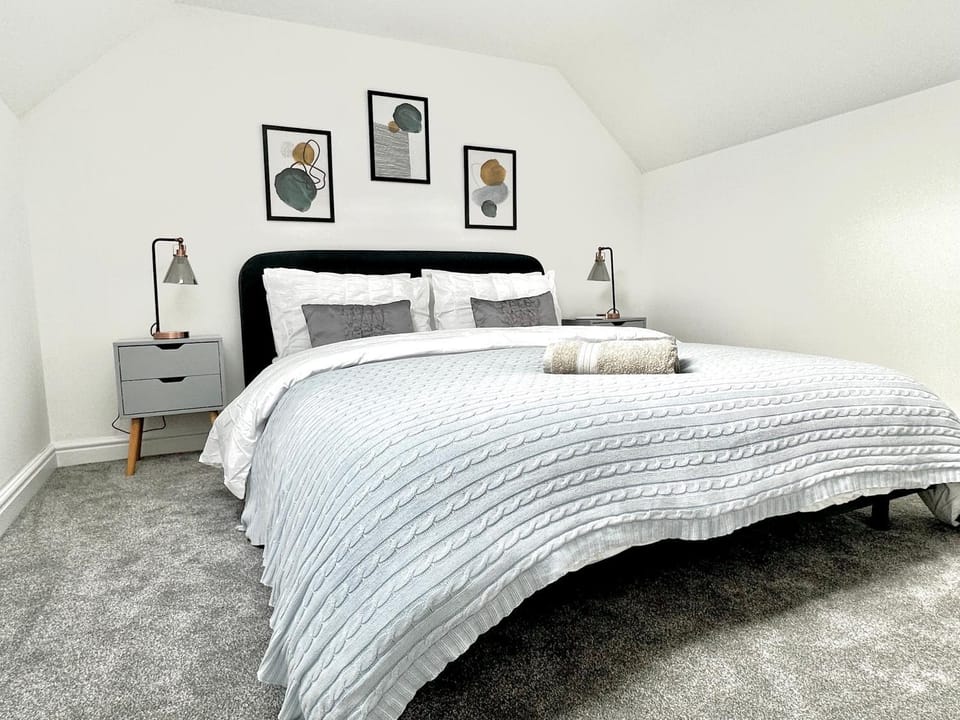 Central, Stylish - 2 Bed Property, The Stable @ Warrenfield, Free WiFi & Parking House in Scotland