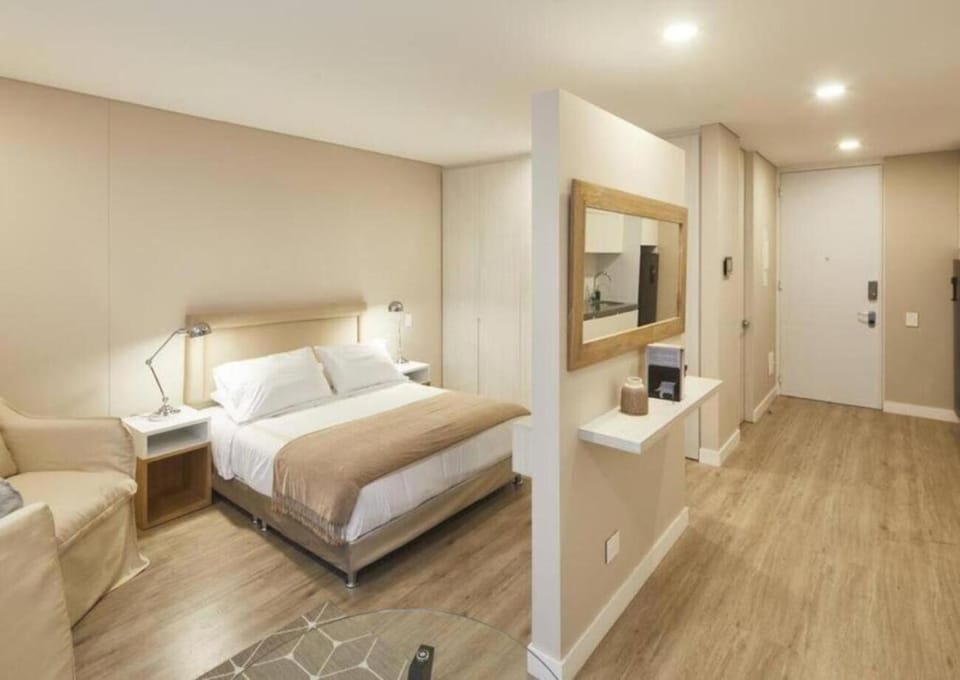 Bed, TV and multimedia, Photo of the whole room, Seating area, Bedroom, towels, wardrobe