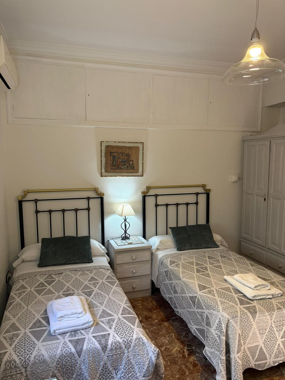 Bed, Bedroom, air conditioner