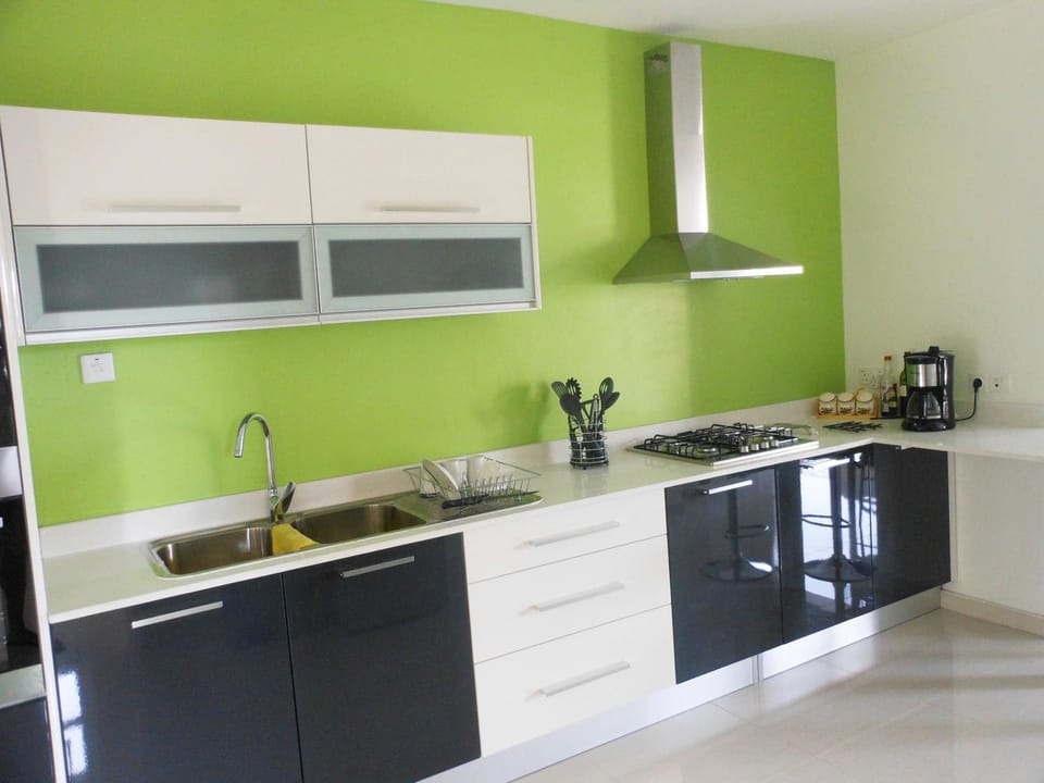 Coffee/tea facilities, Kitchen or kitchenette, Certificate/Award, stove, toaster