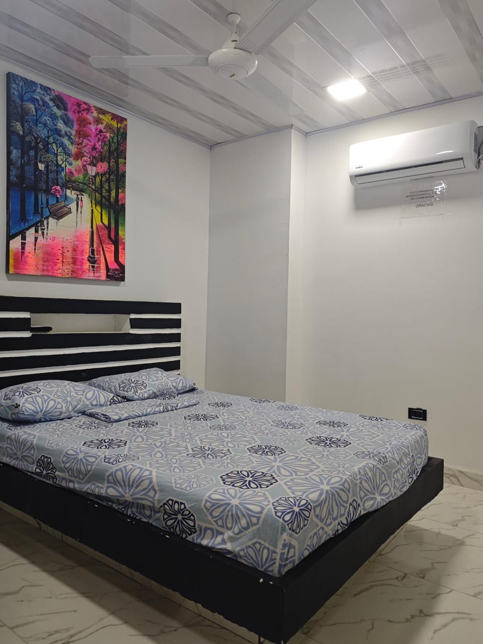 Bed, Photo of the whole room, Bedroom, air conditioner