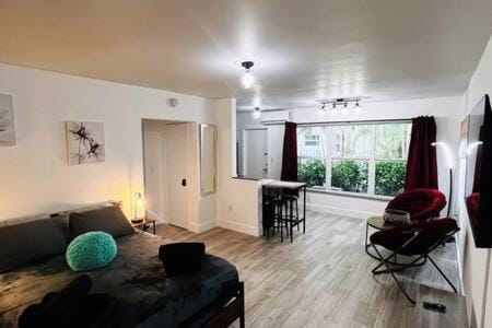 Cozy xxl studio FREE Parking Apartment in Miami