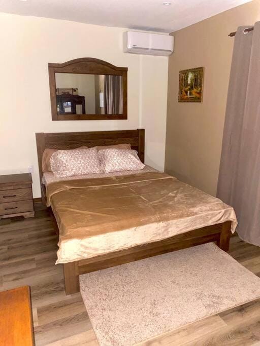Cheerful 2-bedroom home with patio near city center Apartment in Willemstad