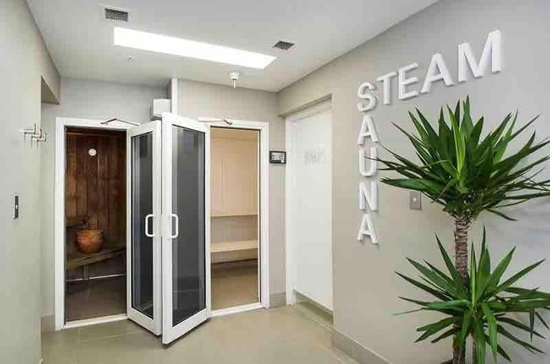 Beach side Cotton Tree Family Friendly Resort Apartment in Maroochydore