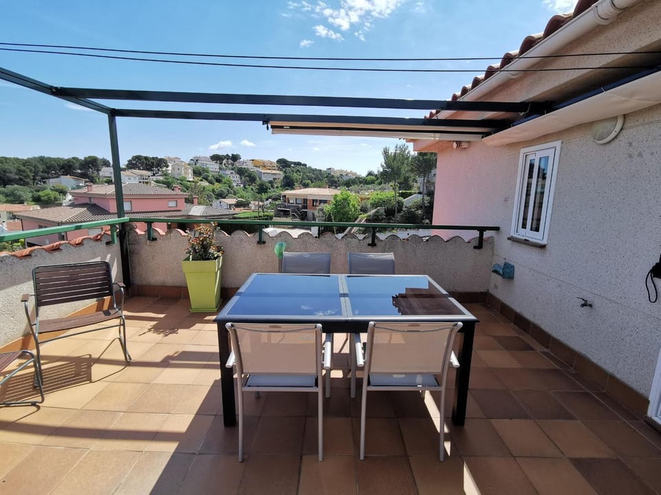 Ático con Terraza y Piscina en Llançà - ES-89-111 Apartment in Alt Empordà