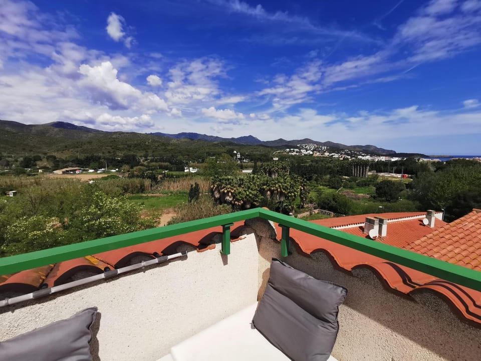 Ático con Terraza y Piscina en Llançà - ES-89-111 Apartment in Alt Empordà