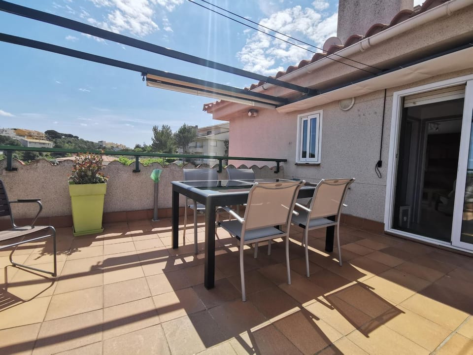 Ático con Terraza y Piscina en Llançà - ES-89-111 Apartment in Alt Empordà