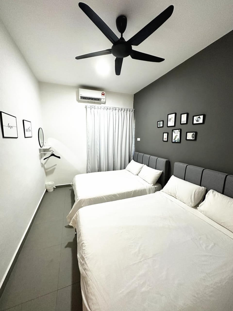Bed, Photo of the whole room, Bedroom, fireplace, air conditioner