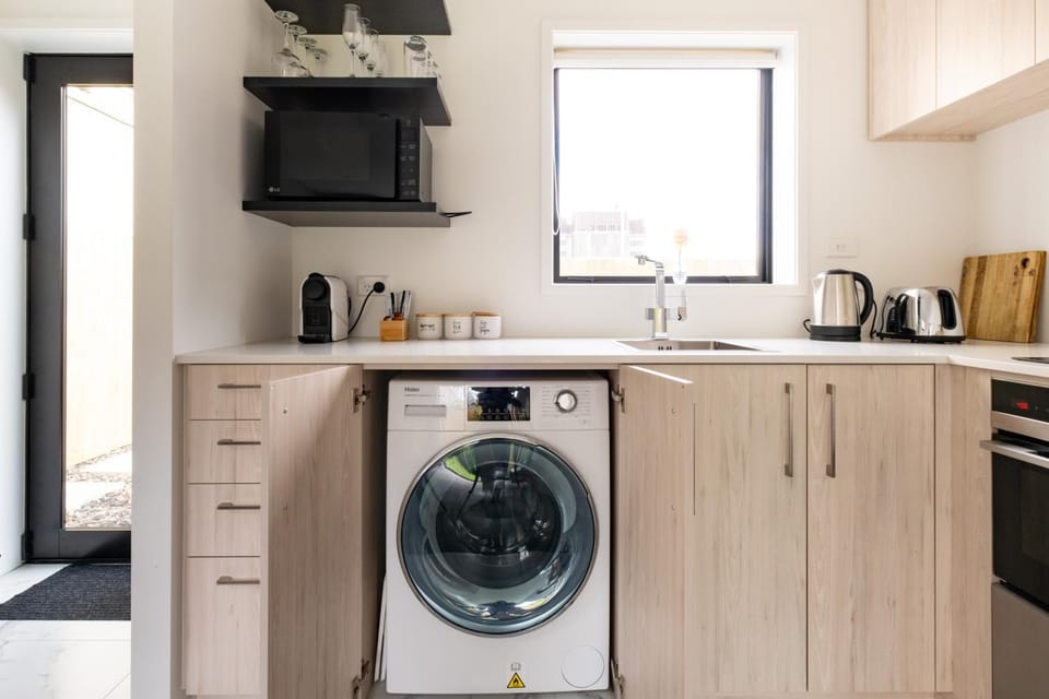 Coffee/tea facilities, Kitchen or kitchenette, dishwasher, minibar, pet friendly, stove, toaster, washing machine, dryer