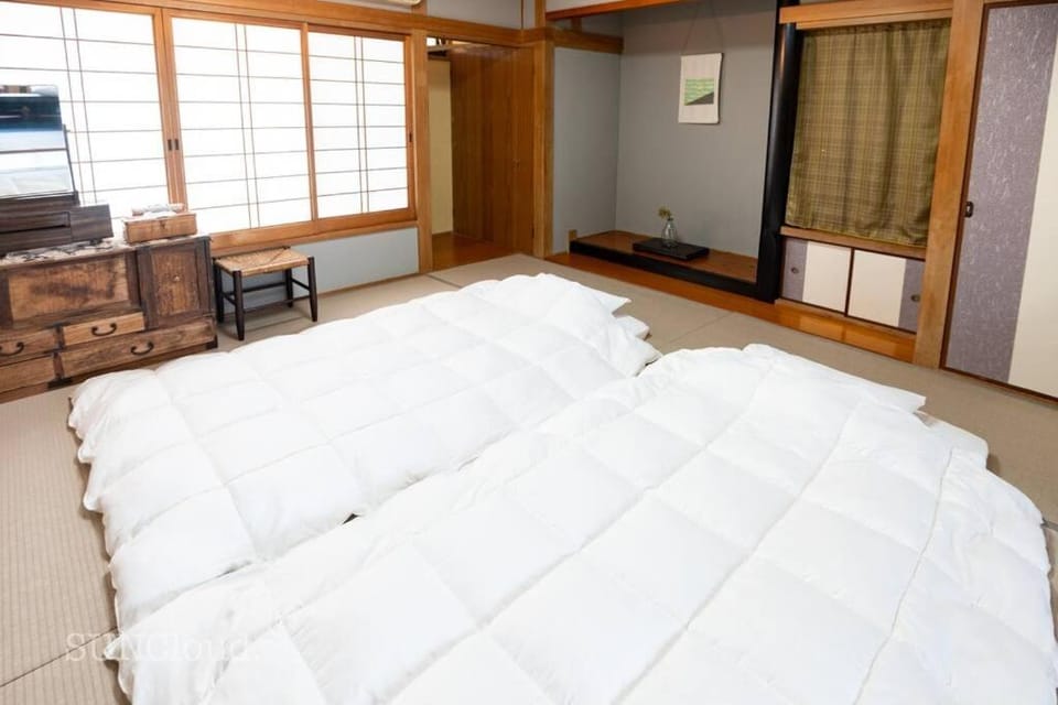 TV and multimedia, Photo of the whole room, Bedroom
