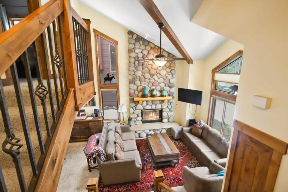 Charming 3BR with Hot Tub Walk to Town and Skiing House in Breckenridge