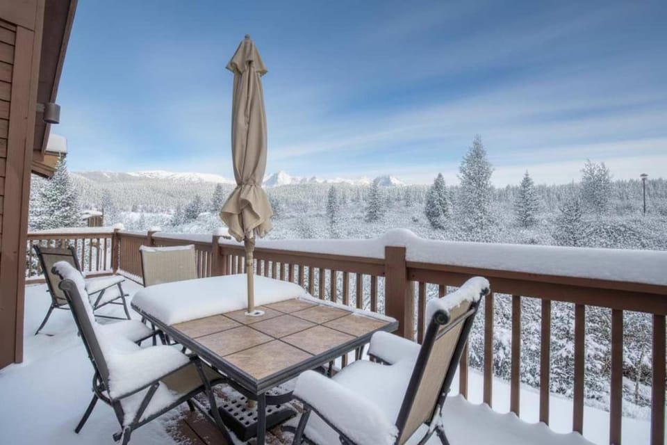 Spacious 4BR with Hot Tub Near BreckConnect Gondola House in Breckenridge