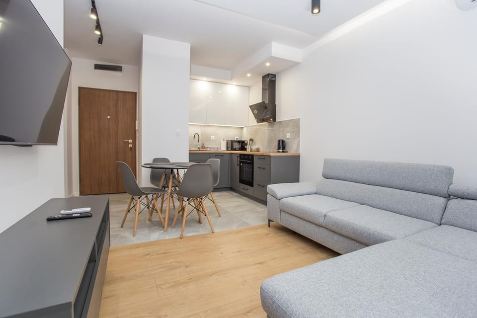 Kitchen or kitchenette, Living room, Seating area, Dining area
