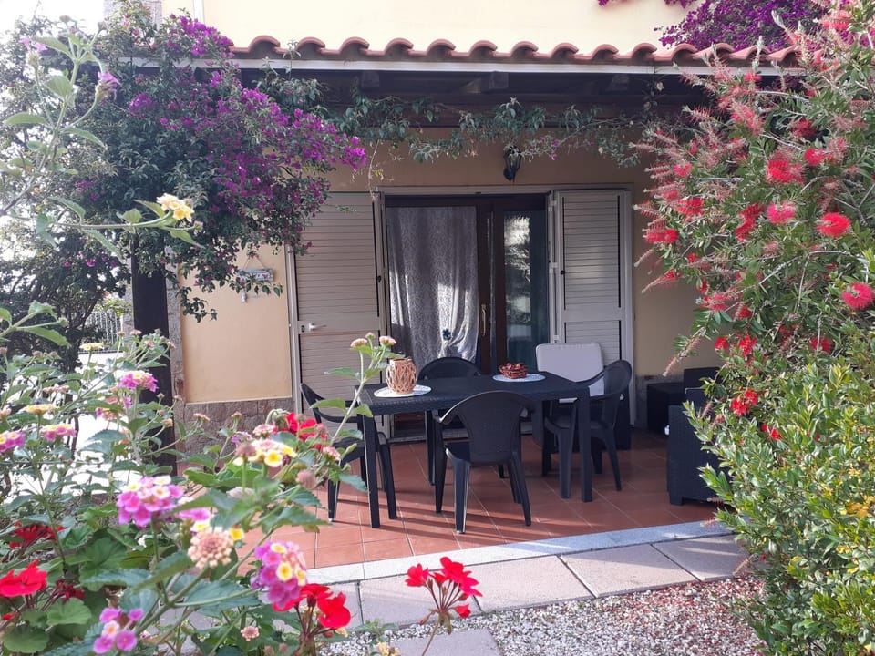 Property building, Patio, Garden