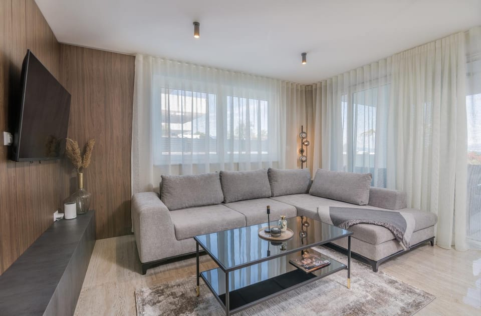 Communal lounge/ TV room, Living room, Evening entertainment