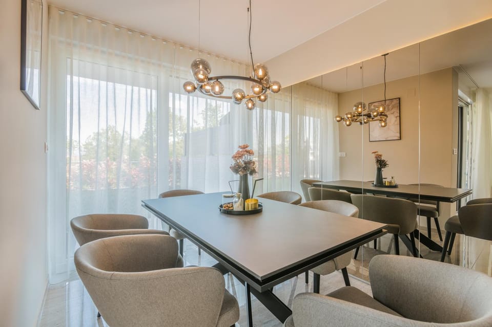 Living room, Dining area