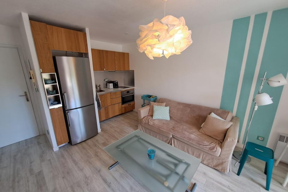 Modern 1BR Quiet 10 min walk to beach Apartment in Le Lavandou