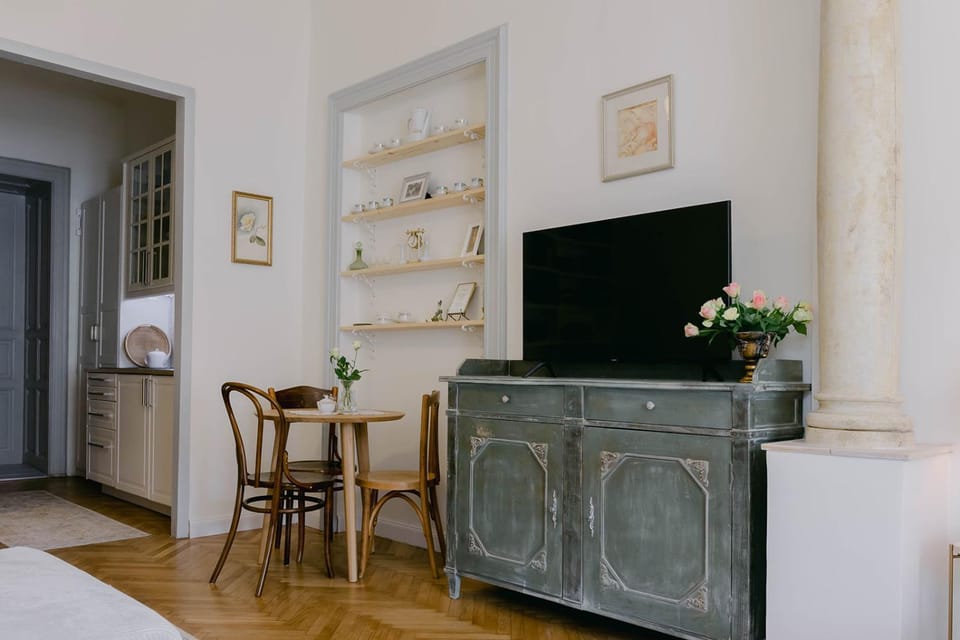 Communal lounge/ TV room