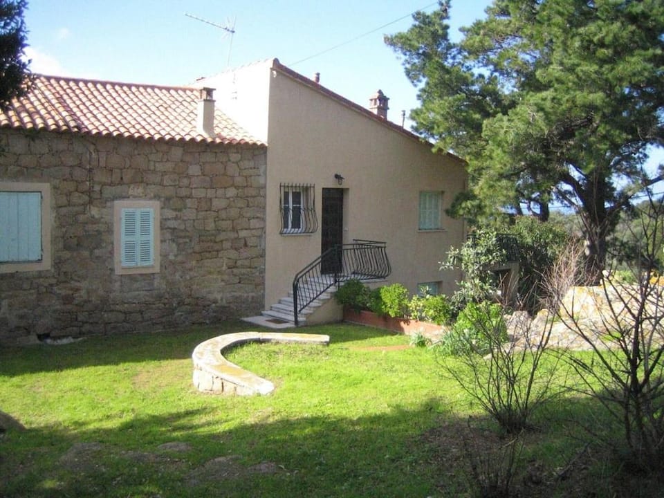 Maison 4 chambres , 8 personnes. House in Coti-Chiavari