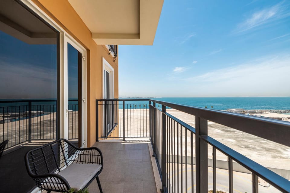 Patio, Day, Natural landscape, View (from property/room), Balcony/Terrace, Seating area, Beach, Sea view