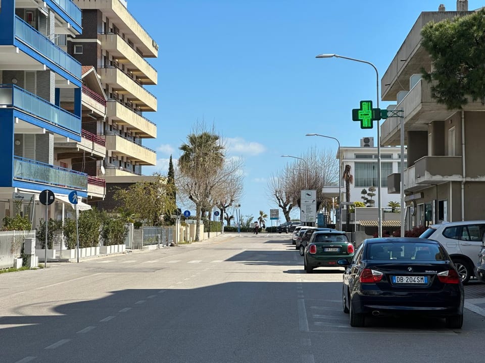 Property building, Day, Neighbourhood, City view, Street view, Location, Parking
