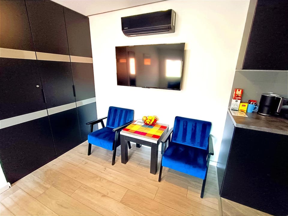 TV and multimedia, Living room, air conditioner