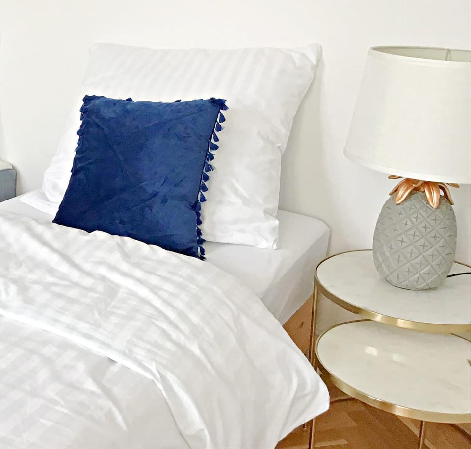Bed, Living room, Photo of the whole room, Seating area, Bedroom