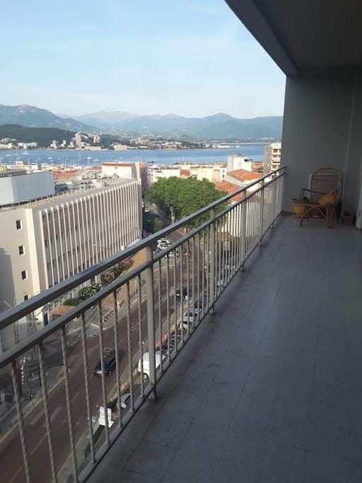Très bel appartement avec terrasse de 87m2 avec une superbe vue panoramique sur la baie d Ajaccio Apartment in Ajaccio