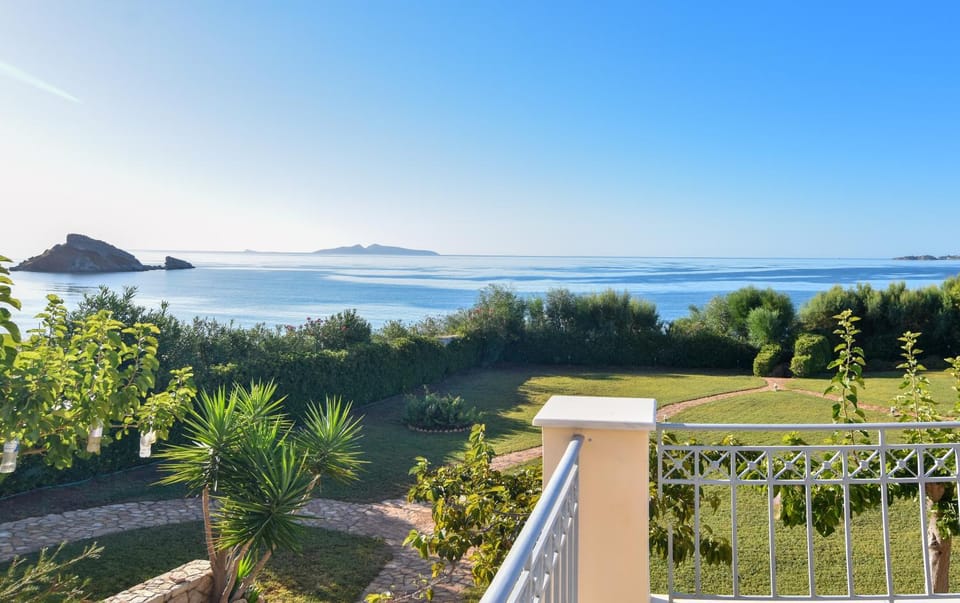 Property building, Garden, Balcony/Terrace, Sea view