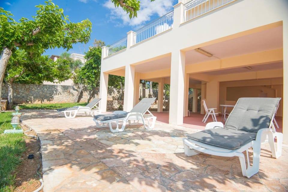 Property building, Patio, Garden, sunbed