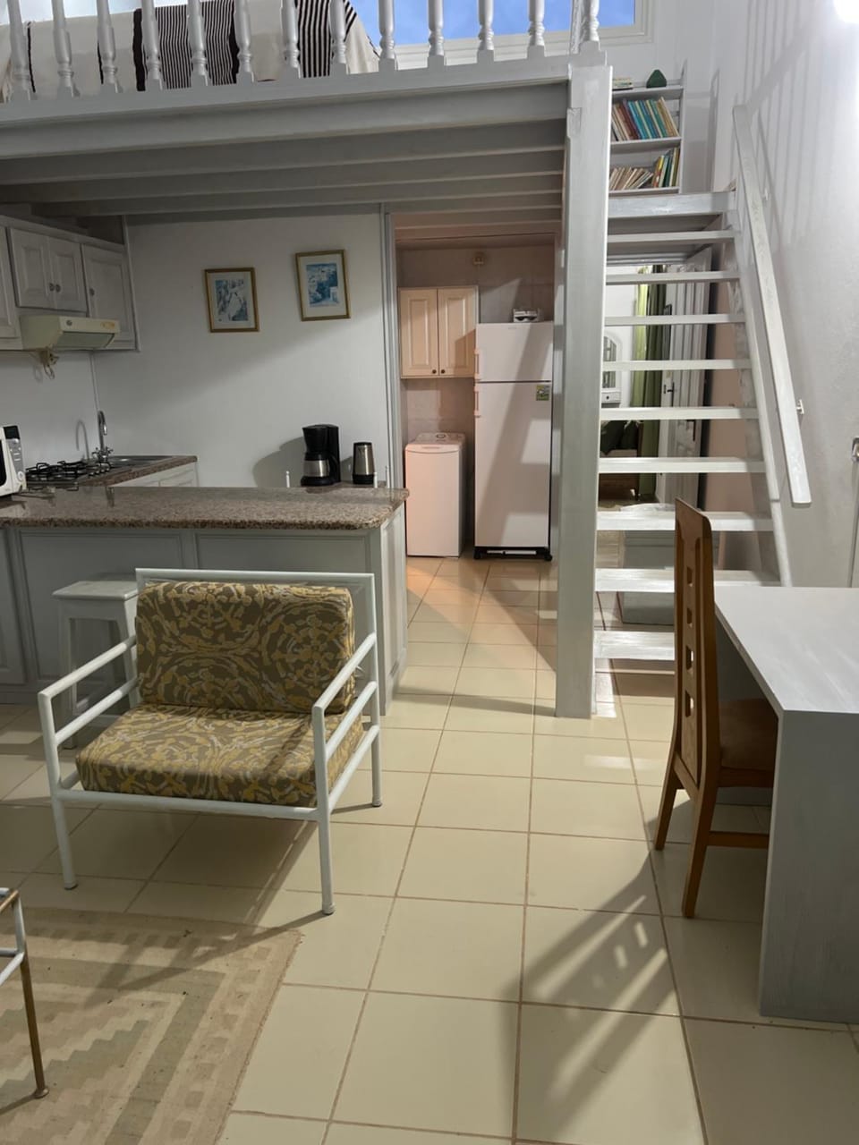 Beach house wing in kerkennah island. Fully equipped place for 4 guests and peaceful relaxing stay. Calm sea and beautiful sun rise that can be enjoyed straight on the beach or from the house terrace. Apartment in Tunisia