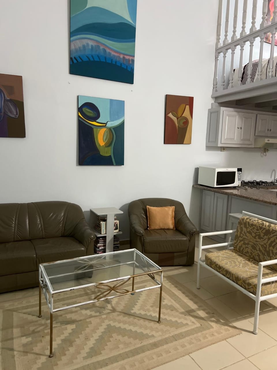 Beach house wing in kerkennah island. Fully equipped place for 4 guests and peaceful relaxing stay. Calm sea and beautiful sun rise that can be enjoyed straight on the beach or from the house terrace. Apartment in Tunisia