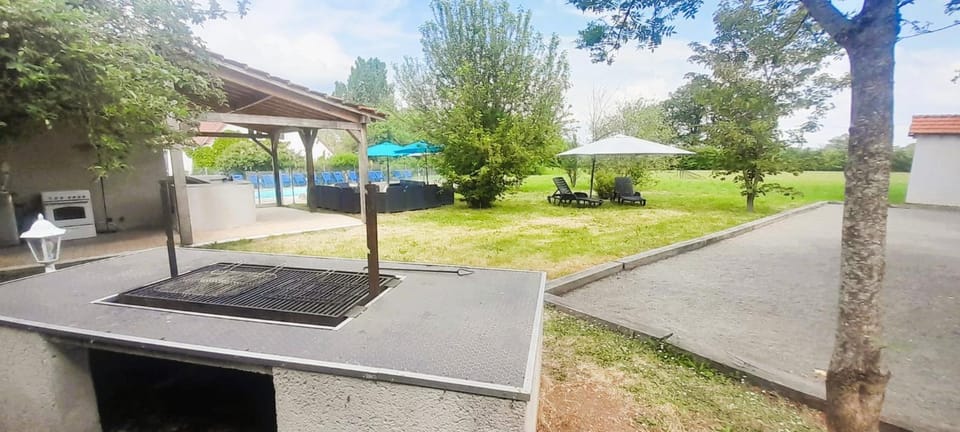 Hameau entier: piscine et discothèque privatives ! Country House in Centre-Val de Loire