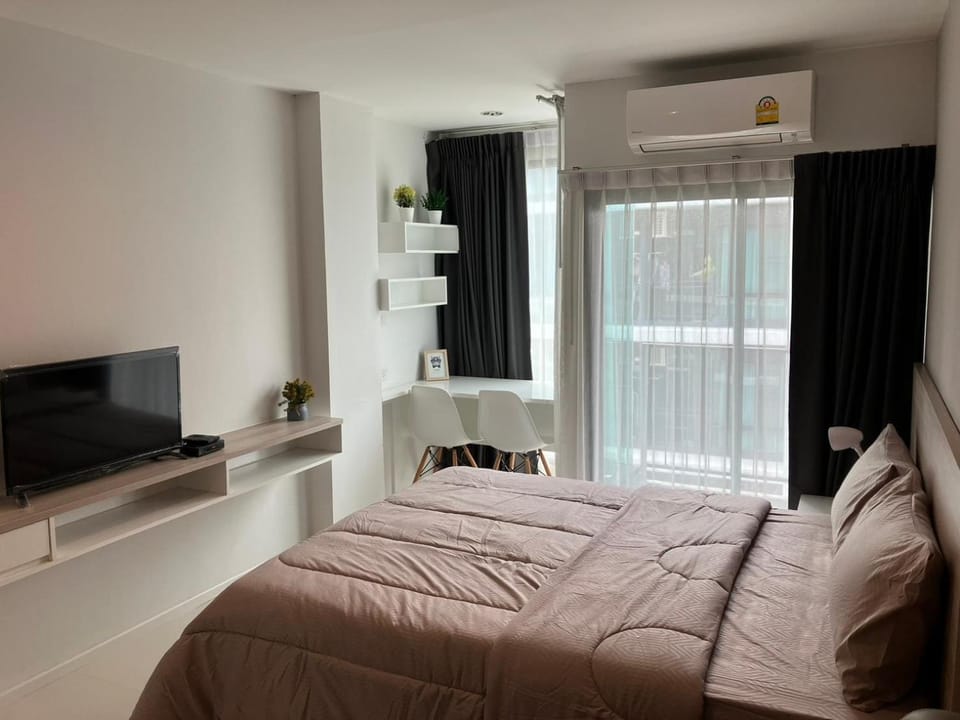 2 mins walk to BTS Bang Chak Apartment in Bangkok