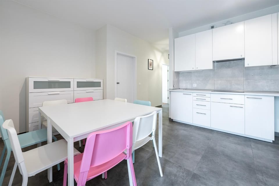 Dining area, kitchen