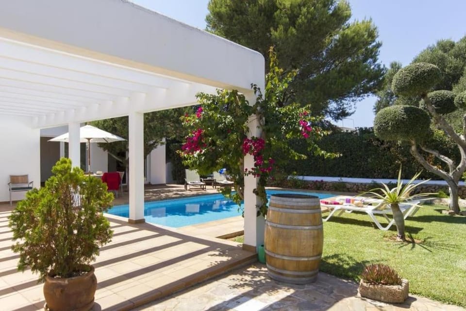 VILLA SAVINA Villa in Cala en Blanes