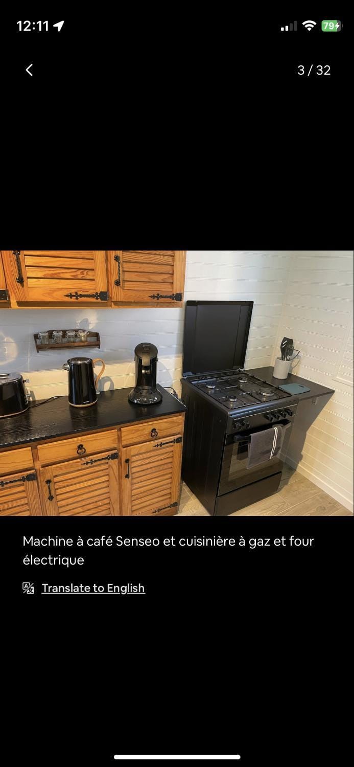Kitchen or kitchenette, pet friendly, stove, toaster