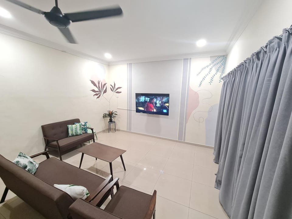 TV and multimedia, Living room, Seating area, fireplace