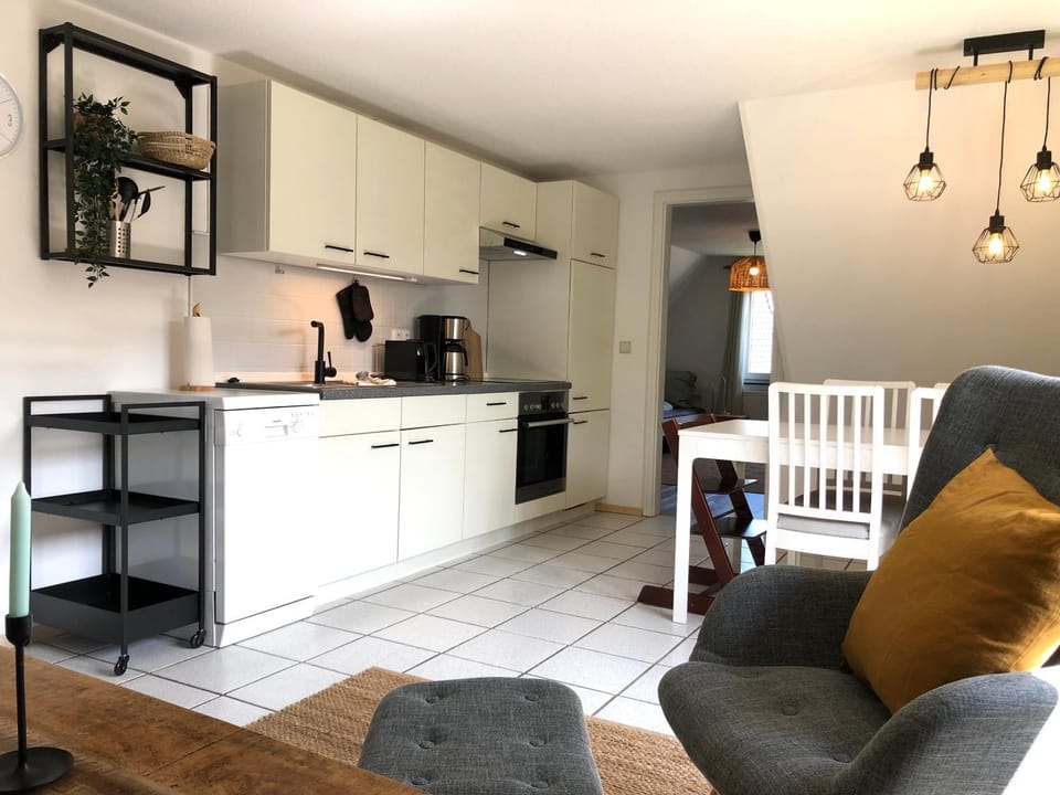 Kitchen or kitchenette, Living room, Seating area, Dining area, dishwasher, oven, pet friendly, stove, kitchen